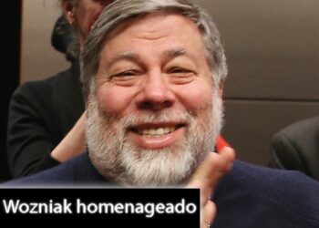 Projetos inovadores de campuseiros homenageiam Steve Wozniak no palco principal da Campus Party