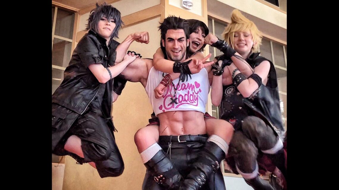 CCXP recebe o cosplayer Leon Chiro