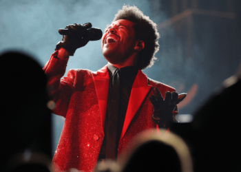 The Weeknd apresenta setlist com performances marcantes no Super Bowl; assista
