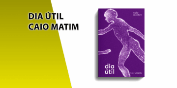 Capa do livro "Dia Útil" de Caio Martim em destaque sobre fundo branco. À esquerda, uma faixa amarela inclinada com o texto "DIA ÚTIL CAIO MARTIM".