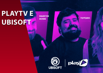 Banner promocional da parceria entre PlayTV e Ubisoft. A imagem apresenta três apresentadores em tons de roxo e rosa, incluindo Totoro e Marcos Rossi. No rodapé, os logotipos da Ubisoft e PlayTV aparecem lado a lado sobre um fundo vermelho e escuro.