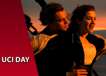 Os personagens Jack e Rose na icônica cena da proa do navio no filme Titanic, durante o pôr do sol. À esquerda, uma faixa vermelha inclinada com o texto "UCI DAY".