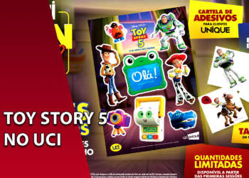 Cartaz promocional dos cinemas UCI divulgando brindes de Toy Story 5, incluindo cartela de adesivos e tatuagens dos personagens Woody e Buzz Lightyear. À esquerda, uma faixa vermelha inclinada com o texto "TOY STORY 5 NO UCI".